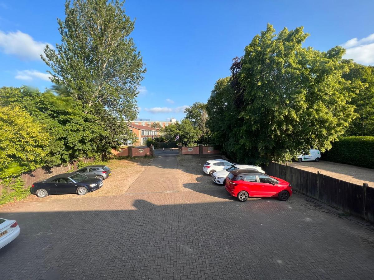 All Seasons Gatwick Guest House & Parking Horley Kültér fotó