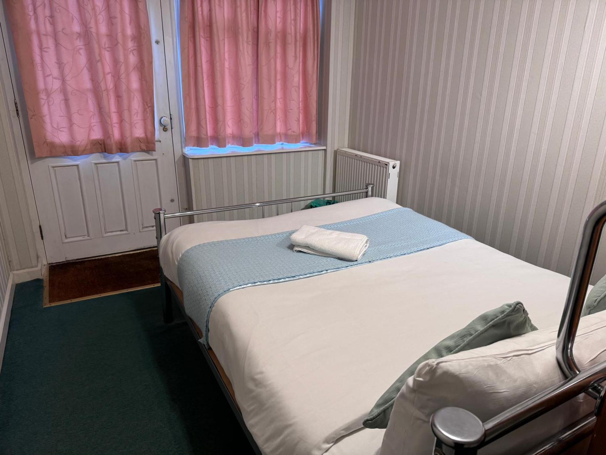 All Seasons Gatwick Guest House & Parking Horley Kültér fotó