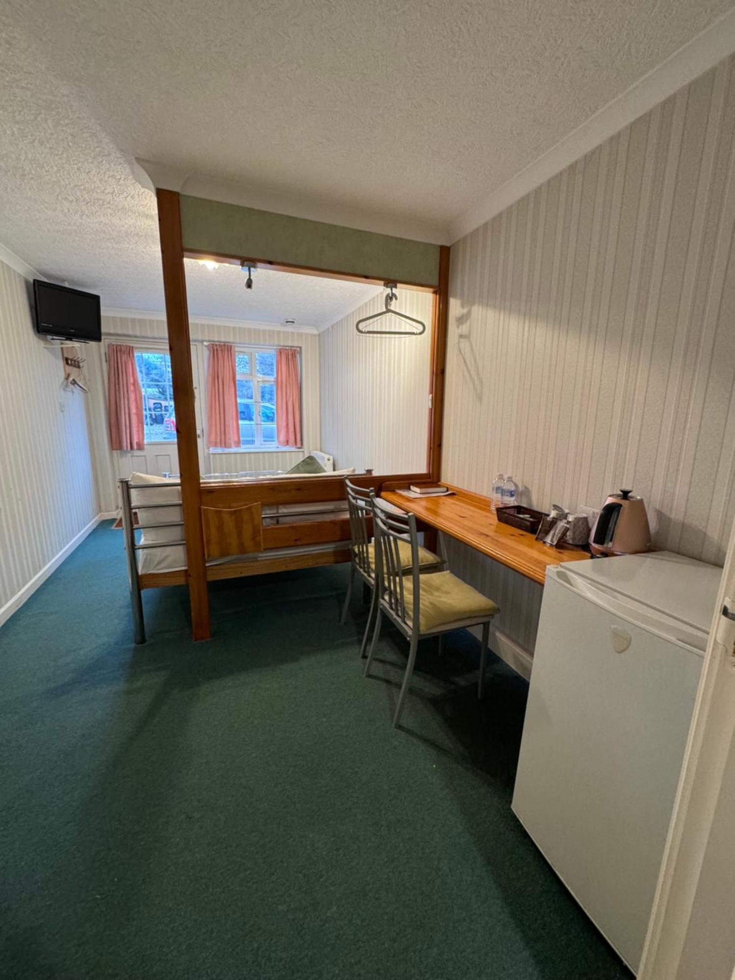 All Seasons Gatwick Guest House & Parking Horley Kültér fotó