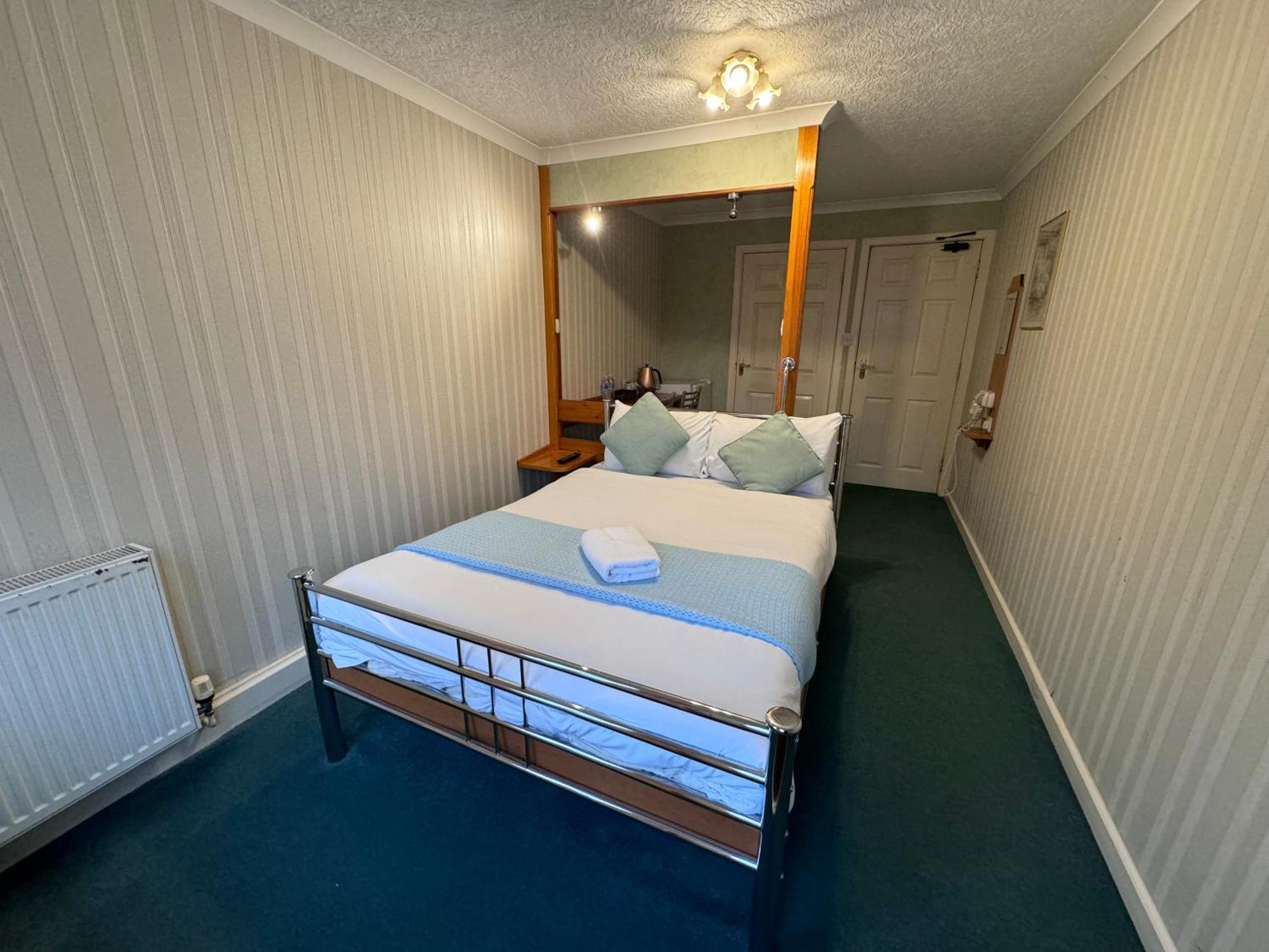 All Seasons Gatwick Guest House & Parking Horley Kültér fotó