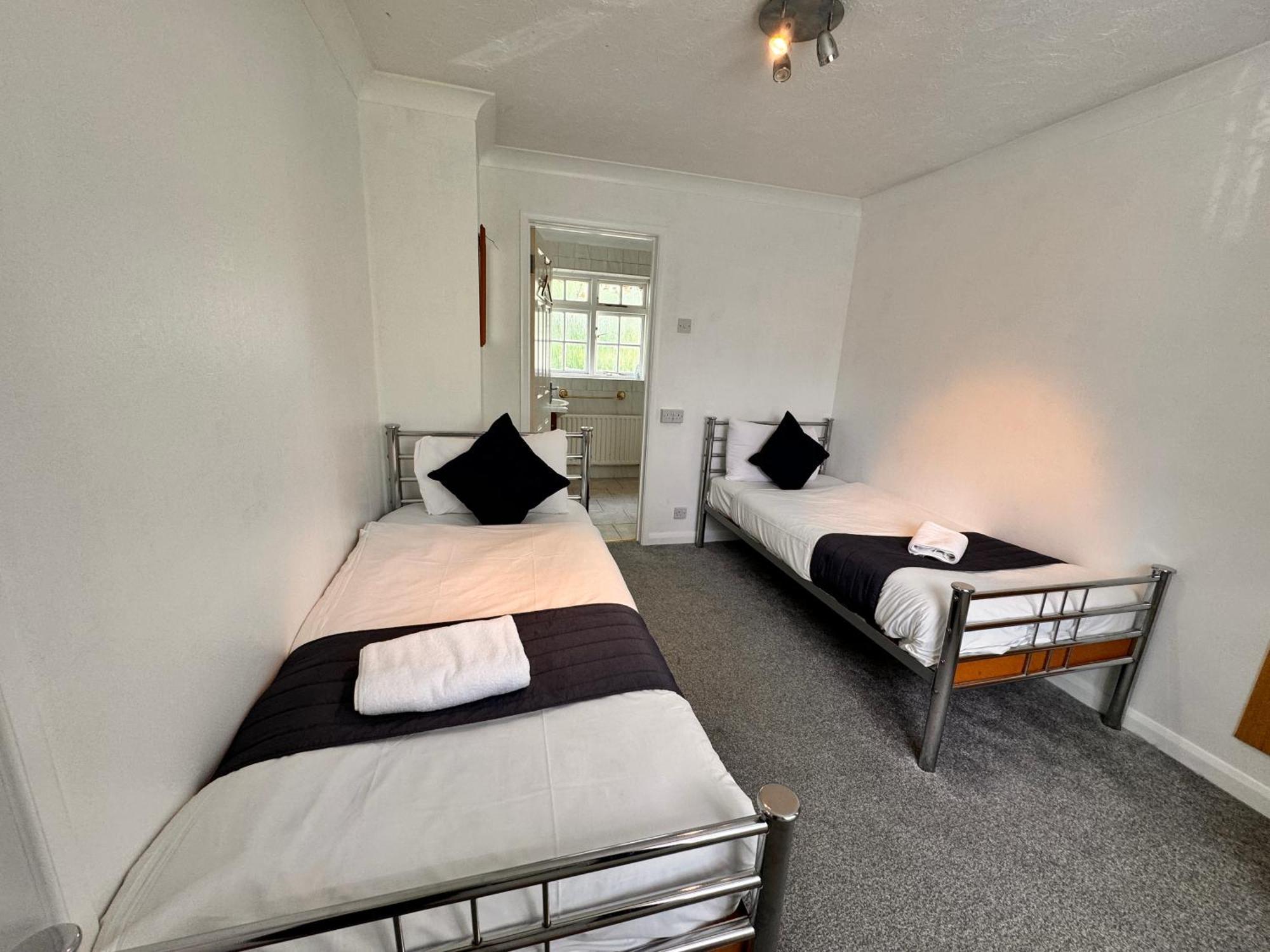 All Seasons Gatwick Guest House & Parking Horley Kültér fotó