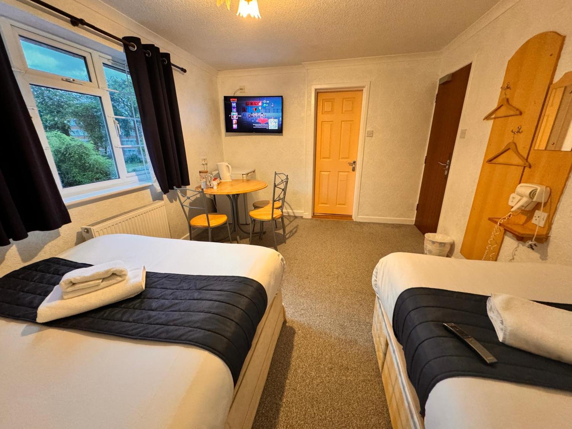 All Seasons Gatwick Guest House & Parking Horley Kültér fotó