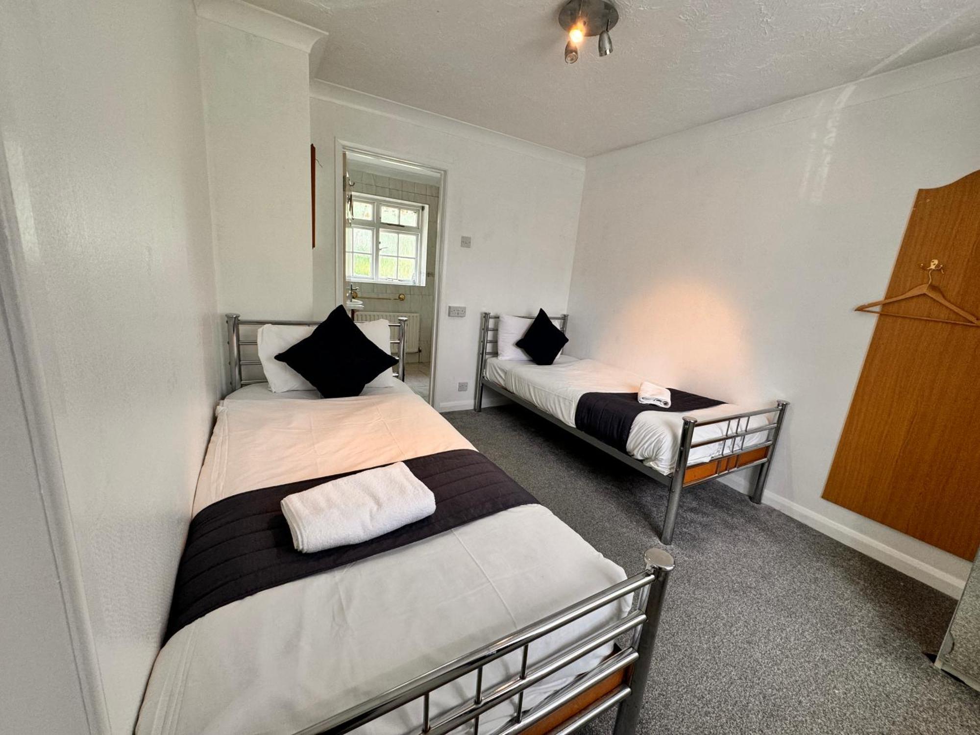 All Seasons Gatwick Guest House & Parking Horley Kültér fotó